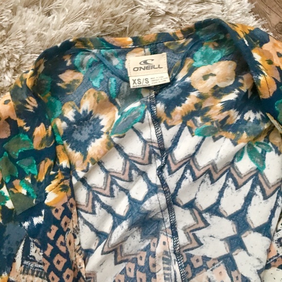 O’Neill 3/4 Sleeve Floral Overpiece - Picture 2 of 3